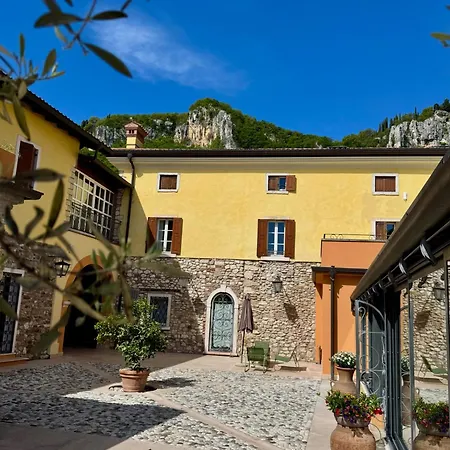 Corte Impero & Restaurant Аффи
