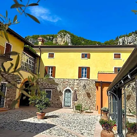 Corte Impero & Restaurant Аффи